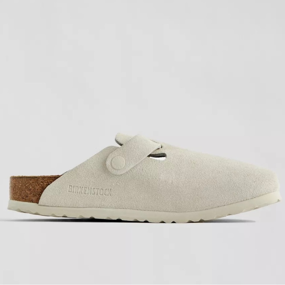 NEW IN BOX. Antique white Birkenstock Boston clog. Women’s 8-8.5